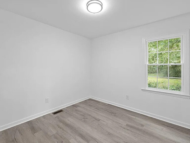 Building Photo - Lease OR Lease to Own