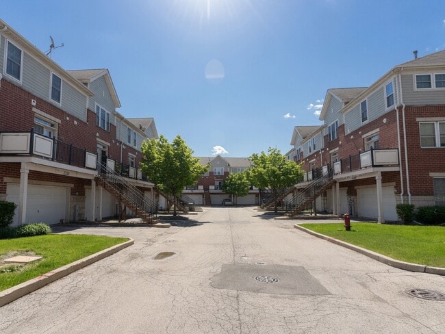 Building Photo - 2209 S Crambourne Way