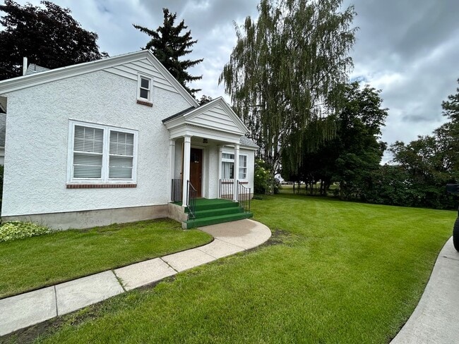 Building Photo - Fully furnished 3 bed 2 bath in Hamilton