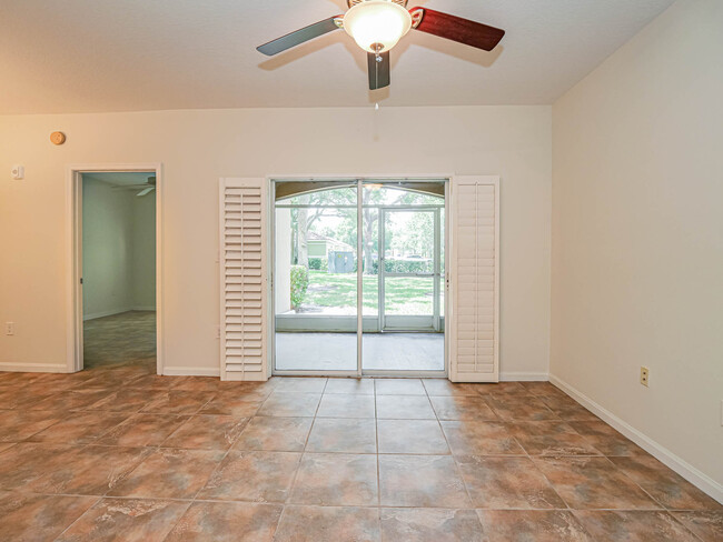 Building Photo - 5060 Fairways Cir