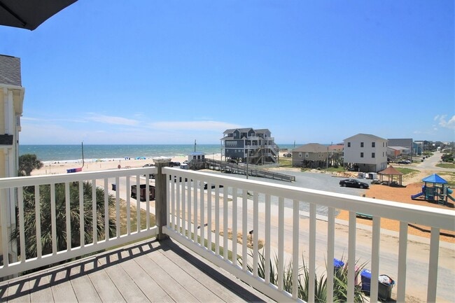 Primary Photo - 5BR, 4BA Townhome - Pet Friendly with Beac...