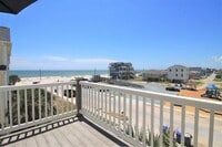 Building Photo - 5BR, 4BA Townhome - Pet Friendly with Beac...