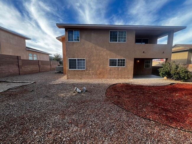 Building Photo - Beautiful 5 bedroom home located in Rio Ra...