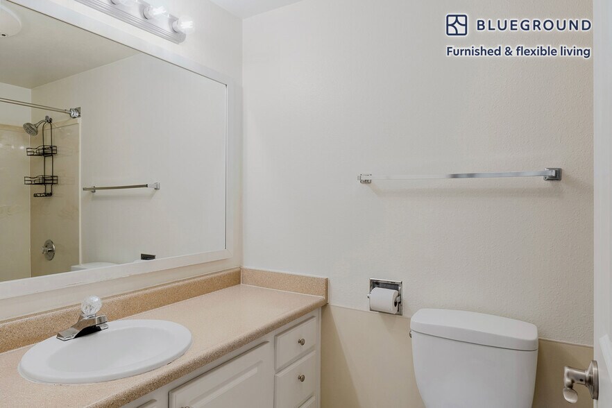 Building Photo - 15850 NE 40th St