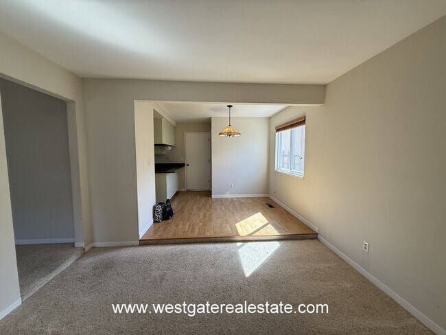 Building Photo - Lovely southeast Petaluma single level 3 b...