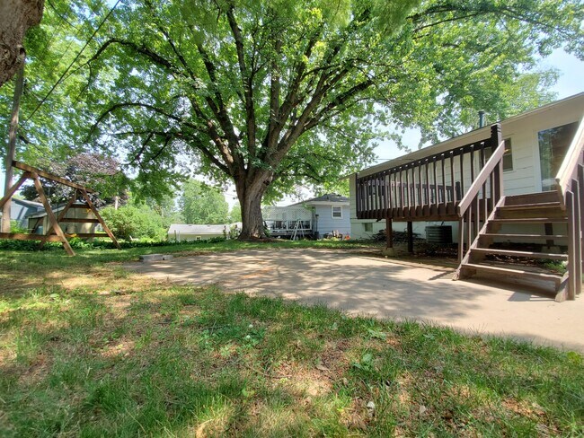 Building Photo - 4023 5th Pl NW