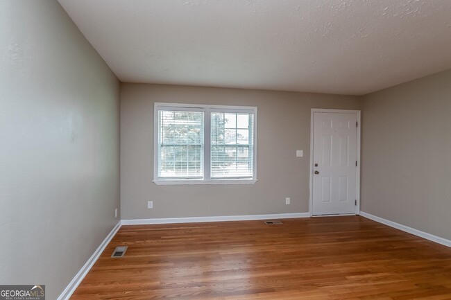 Building Photo - 6394 Waikiki Way