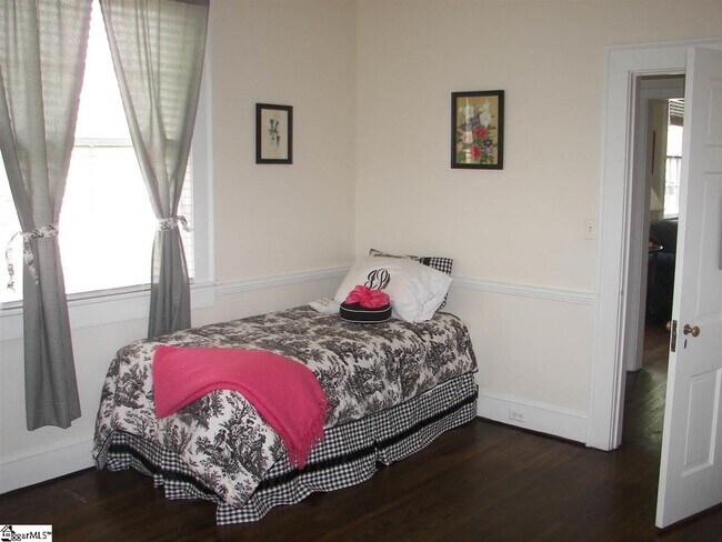 Building Photo - 101 W Augusta Pl