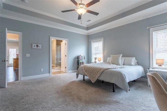 Building Photo - 357 Sydney Dr S