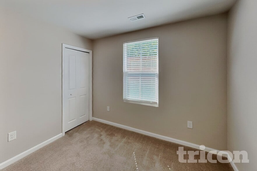 Building Photo - 38 E Lumber Ct