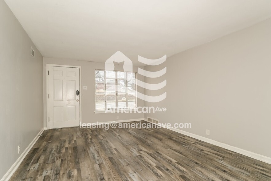 Building Photo - 6949 Pasadena Blvd