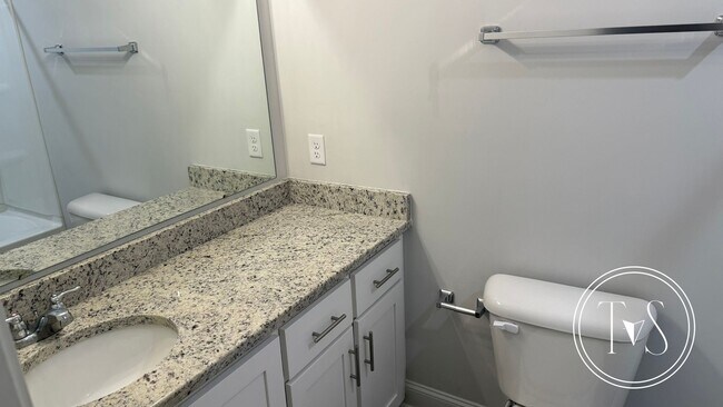 Building Photo - WINTER MOVE-IN SPECIAL: $500 OFF 1ST MONTH'S RENT!**