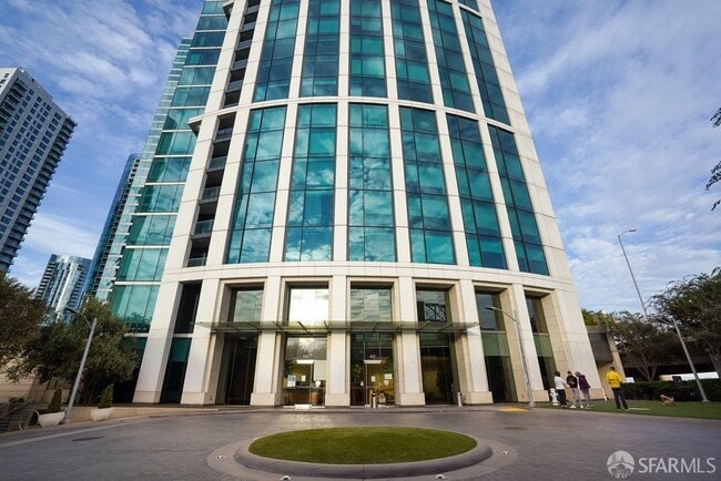 Building Photo - 425 1st St