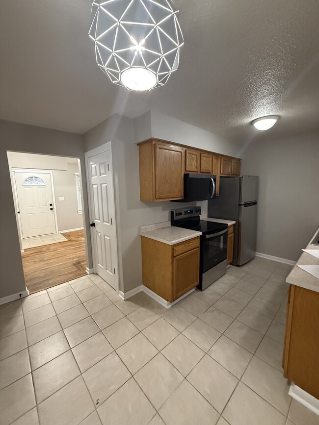 Building Photo - 3421 Fairlane Dr