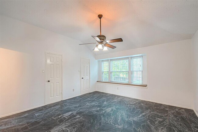 Building Photo - 2122 Courtshire Ln