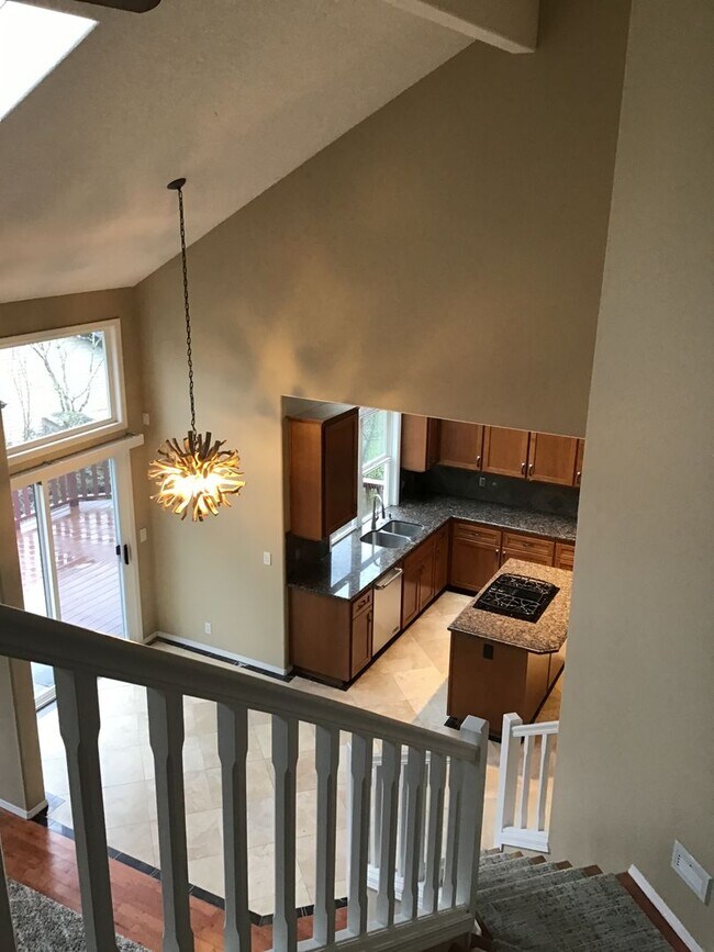 Building Photo - For Rent - Exceptional Murrayhill Location...