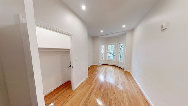Building Photo - 130 Putnam St