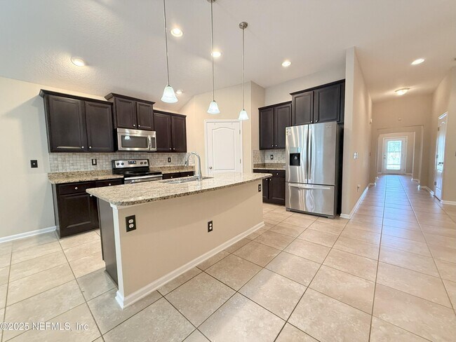 Building Photo - 2715 Salt Lake Dr
