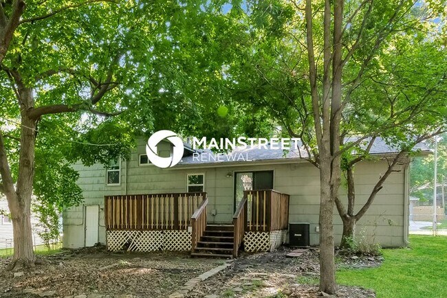 Building Photo - 3 Bedroom Pet-Friendly Home in Shawnee, KS with Main Street Renewal