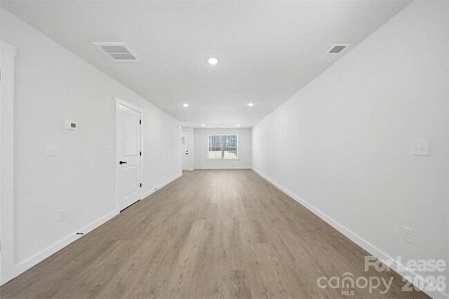 Building Photo - 403 15th Ave SW