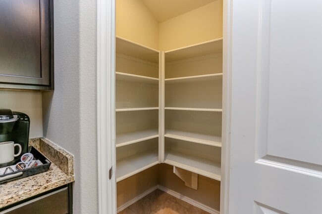 Building Photo - 9922 Southern Bayberry Dr