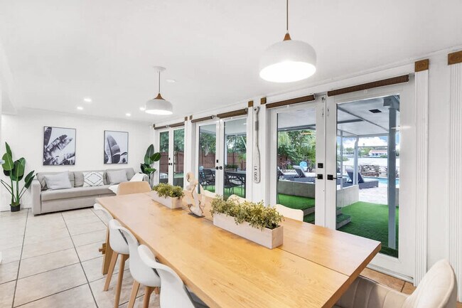 Building Photo - 19720 NE 26th Ave