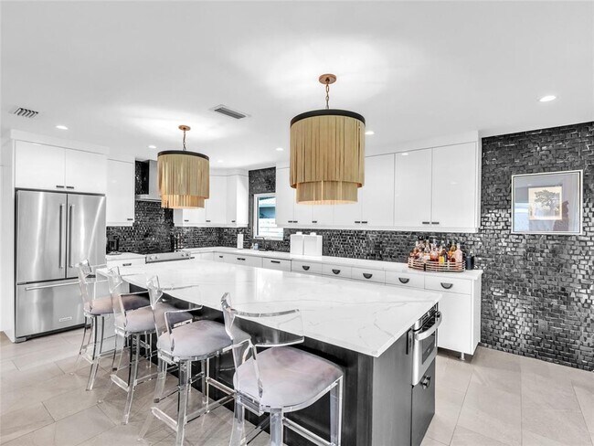 Building Photo - 4021 21st Ave N