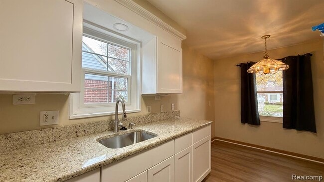 Building Photo - 855 John Daly St