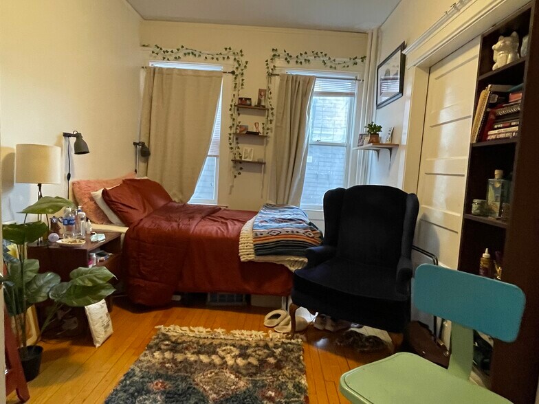 Building Photo - 32 Chatham St