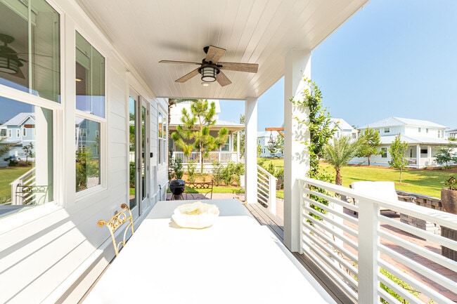 Building Photo - 4 Clipper St