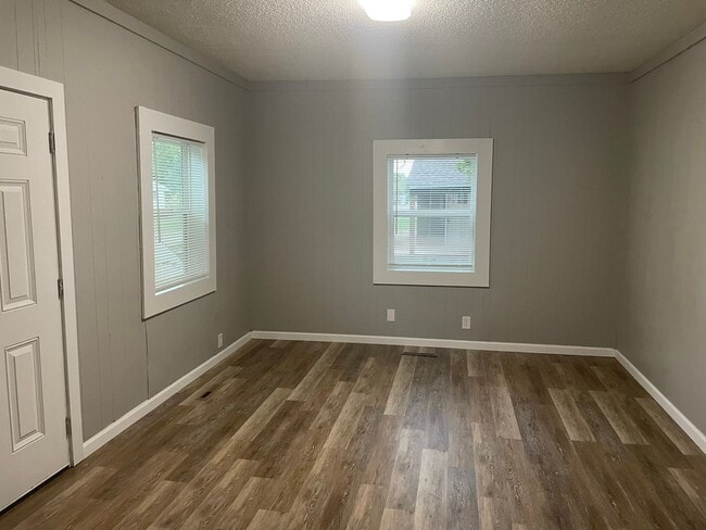 Building Photo - PRE-LEASING!! - AVAILABLE 7/10/26- Two Bedroom/ 1 Bathroom House