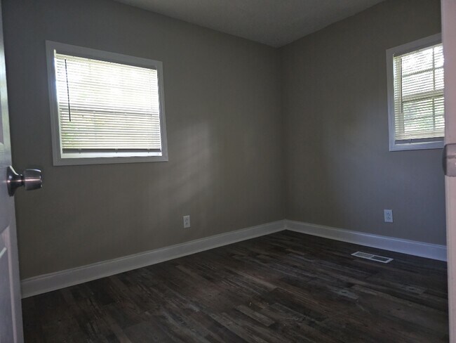 Building Photo - 2407 Medaris Rd NW