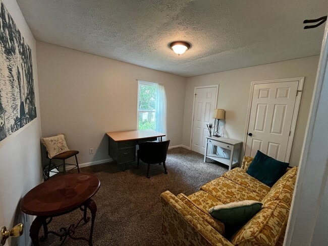 Building Photo - FURNISHED 2-BED w/OFFICE IN SHELBY PARK