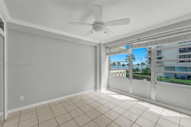 Building Photo - 1430 Brickell Bay Dr