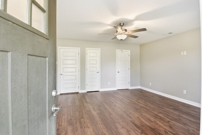 Building Photo - 632 Parkvue Pl Dr