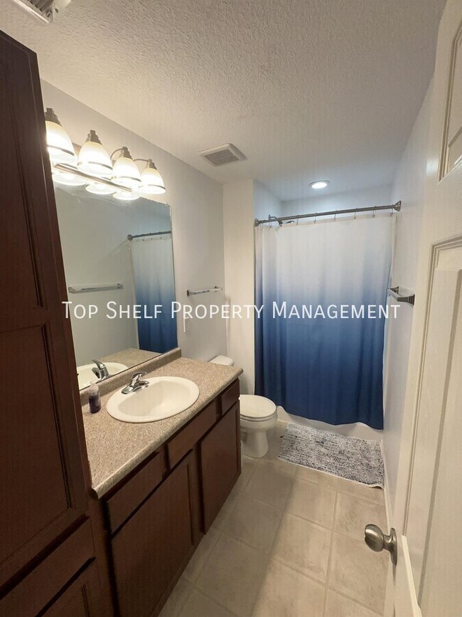 Building Photo - 332 NW Driftwood Dr