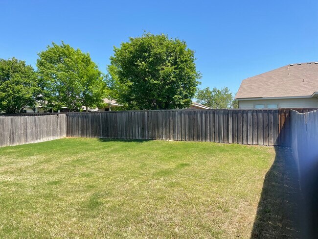 Building Photo - 701 Cheyenne Dr