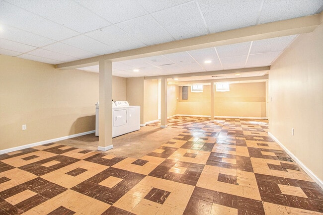 Building Photo - 392 Firwood St