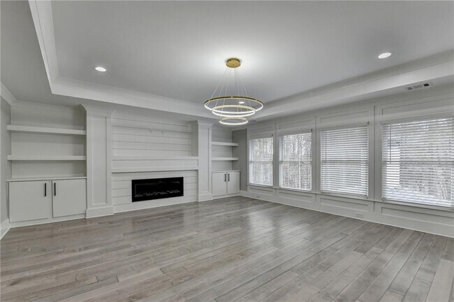 Building Photo - 960 Nours Cir SE