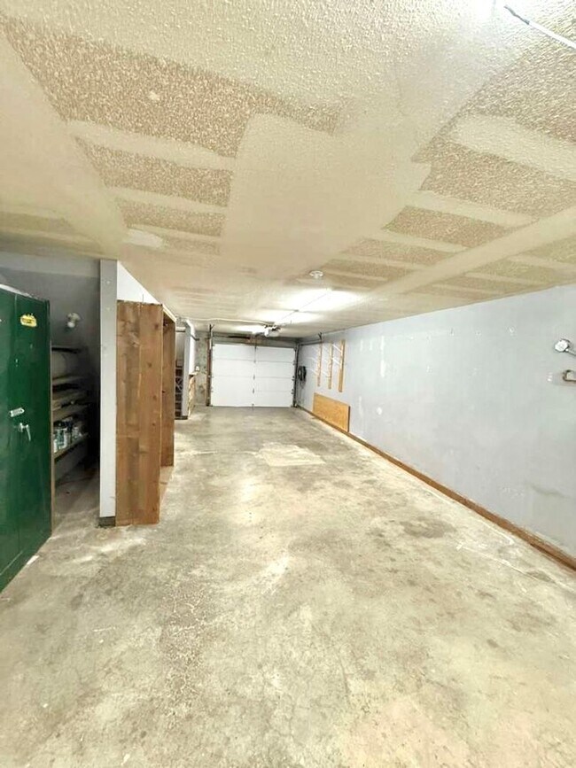 Building Photo - 8833 A Midvale Ave N