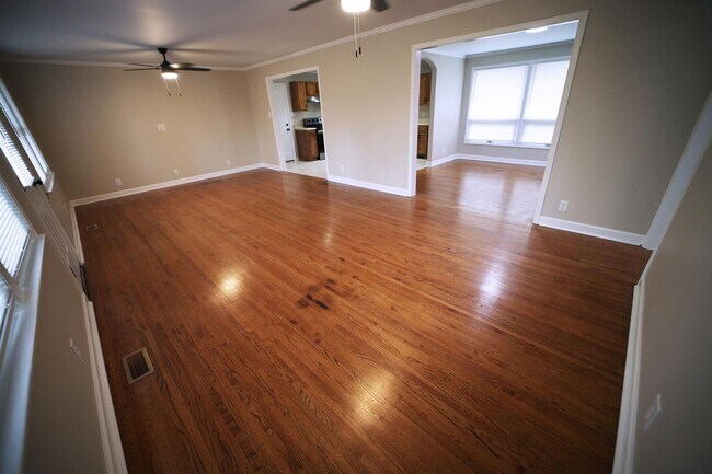 Building Photo - Charming Single-Story Home on a Spacious L...