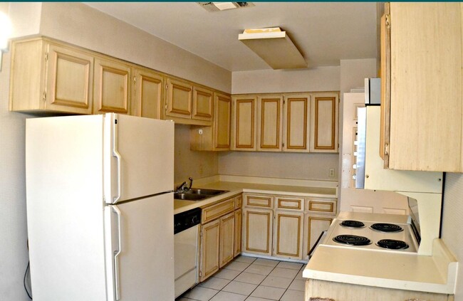 Building Photo - 165 W Rampart Dr