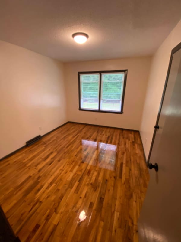 Building Photo - 2033 Shelly St