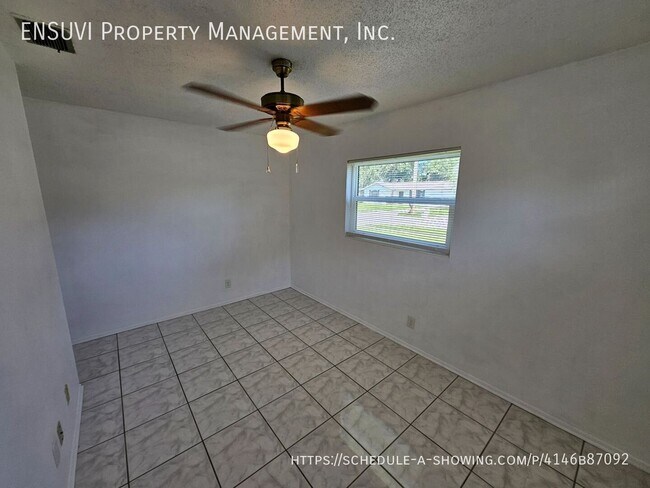 Building Photo - 4419 Tarpon Dr