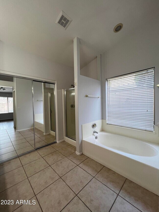 Building Photo - 1171 W Goldfinch Way