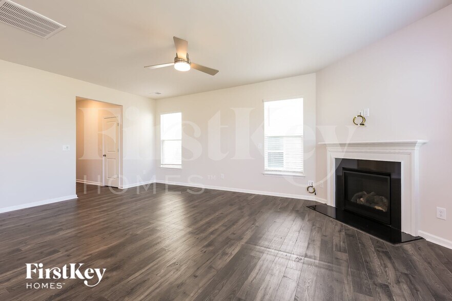 Building Photo - 614 Goldburn Wy