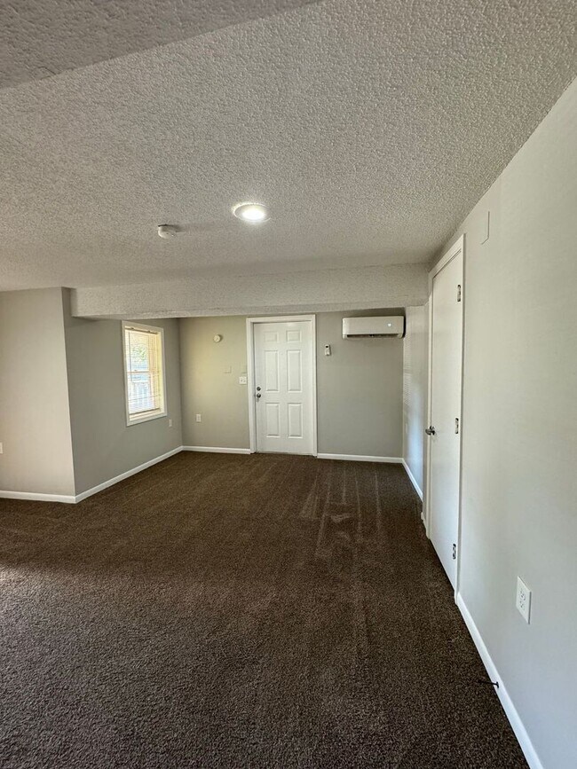Building Photo - Cozy & Convenient 2BR with Patio