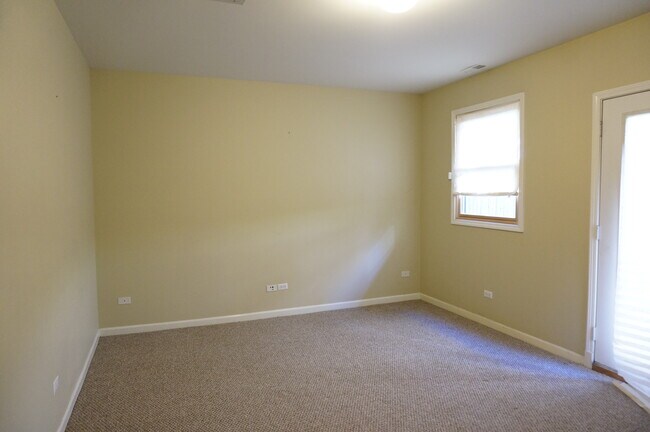 Bonus area on 1st floor - 420 W Blackhawk St