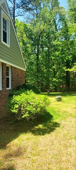 Building Photo - 412 Pagebrook Dr
