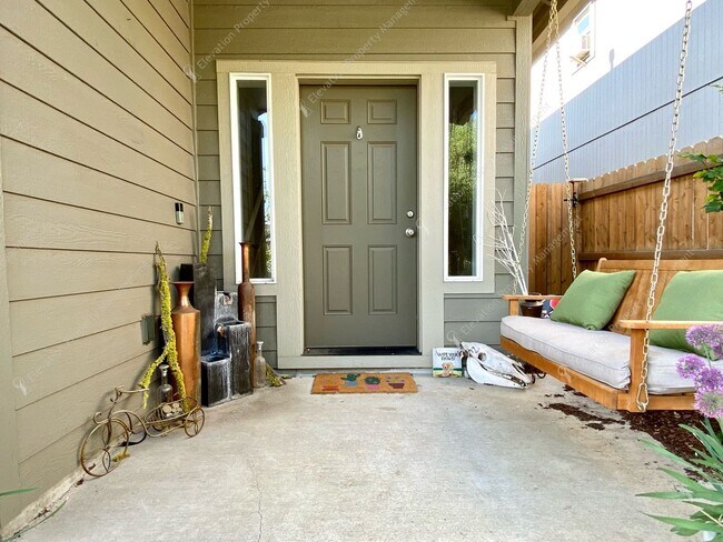 Building Photo - * Coming Soon * Beautiful Unfurnished 3-Be...